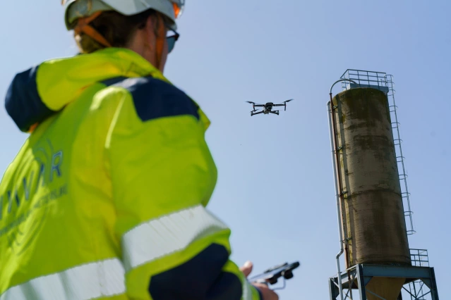 Drone inspectie van silo door Jeroen Coudron van INVAR landmeters met DJI MAVIC drone